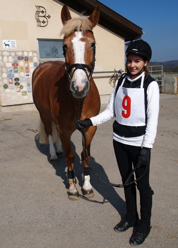 Brevetteilnehmer mit Pferd Weidhof20110320-01.jpg