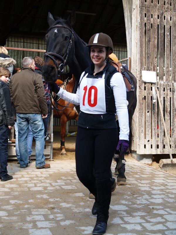 Brevetteilnehmer mit Pferd Weidhof20110320-19.jpg